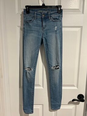 American Eagle Outfitters Light Blue Ripped Skinny Jeans - Women